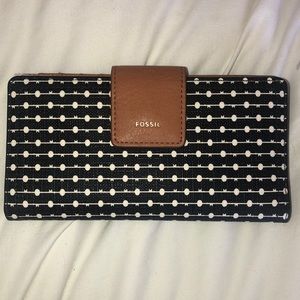 Wallet by Fossil- brand new with tags. Black, white, brown clasp.